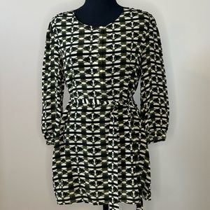 Fei Tunic - Size 4 - 100% silk
Green, Cream and Black